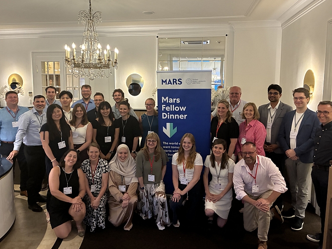 A group of Lindau attendees pose for a photo at the Mars Fellow Dinner.