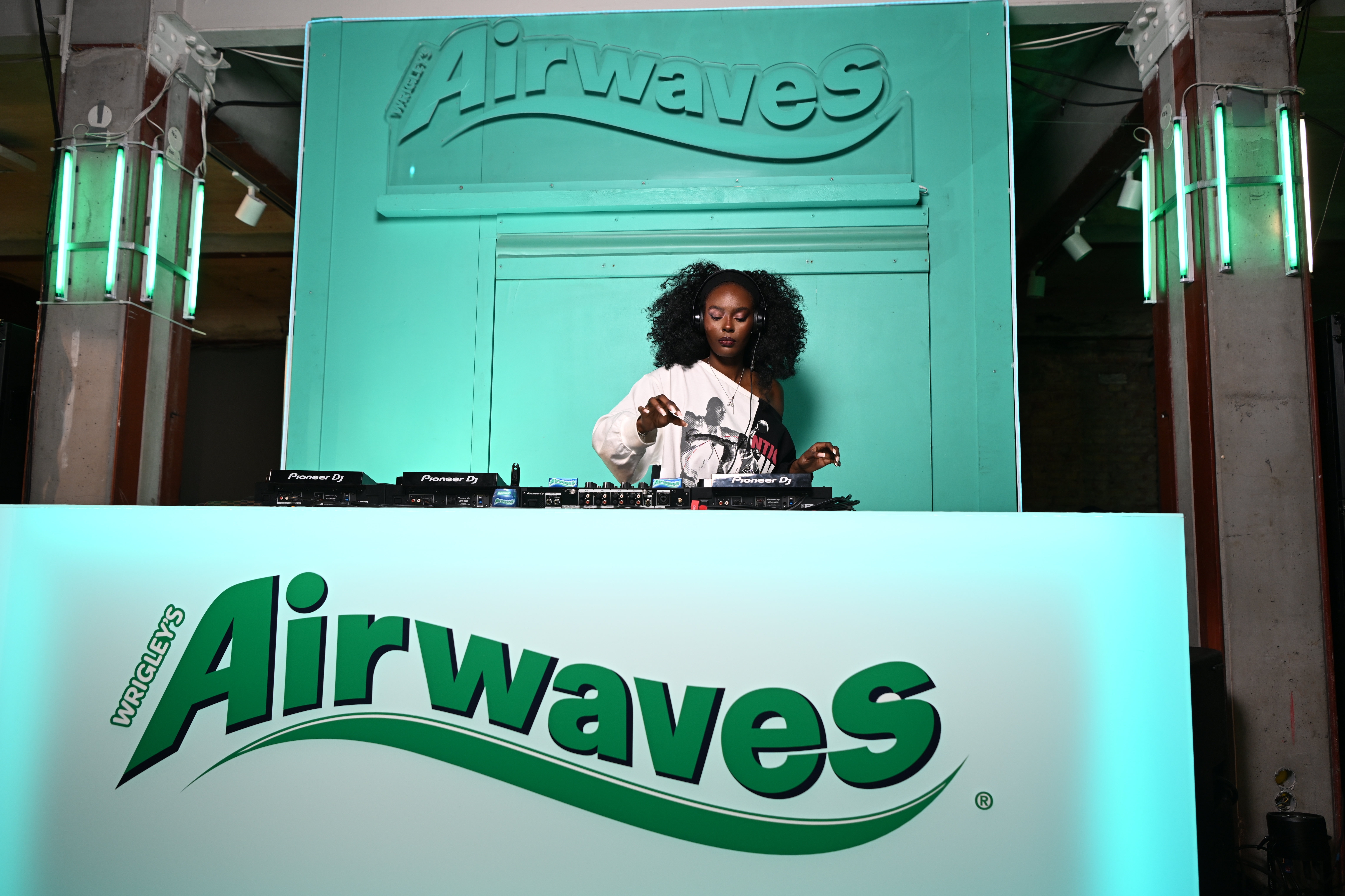 Mars_Wrigley_AIRWAVES_OWL BeautyinBlack