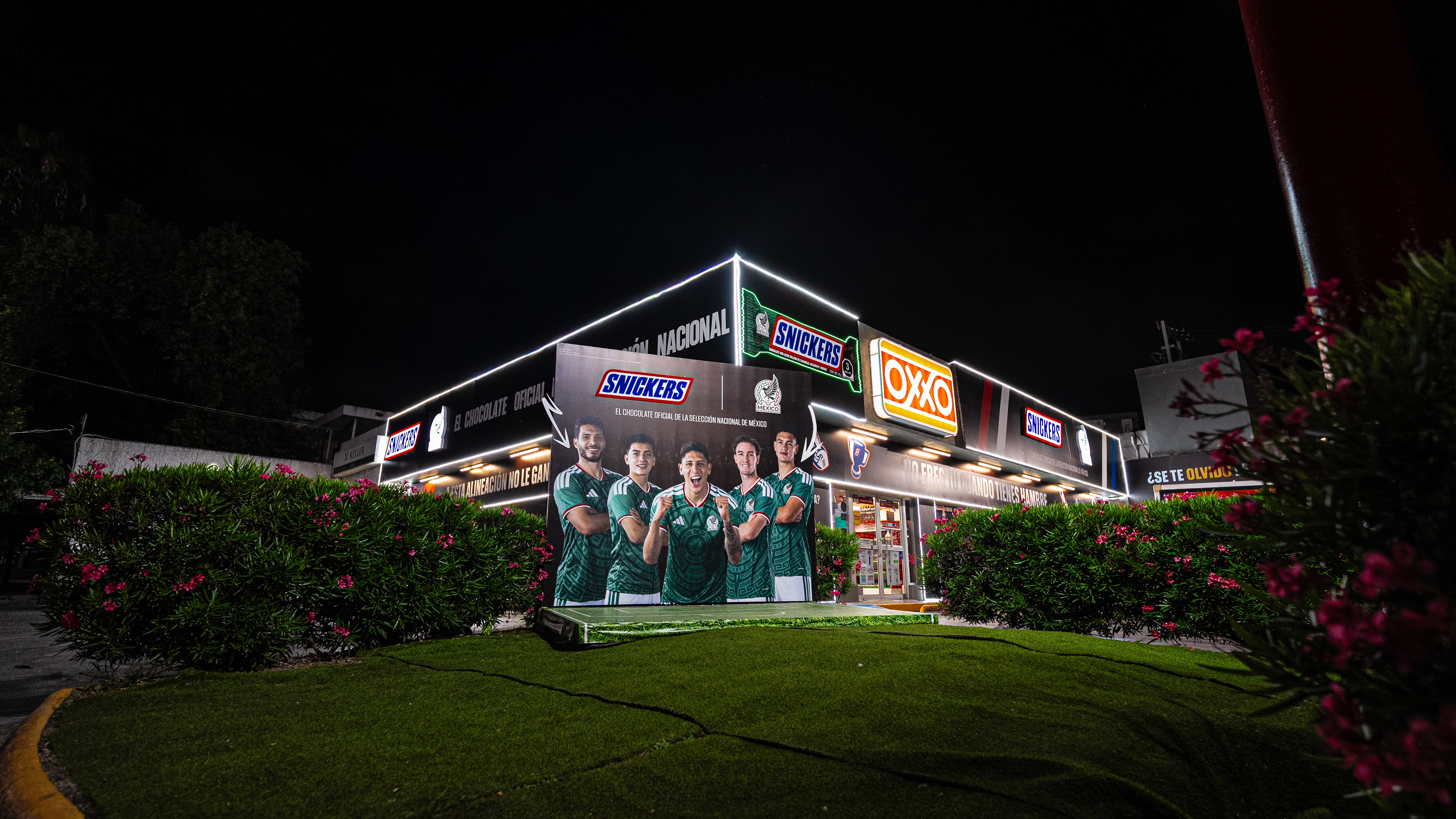 SNICKERS® Y OXXO LLEVAN EL FUTBOL AL PUNTO DE VENTA CON TIENDA INMERSIVA