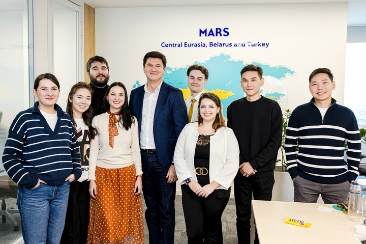 Групповое фото команды Mars