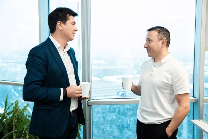 Разговор с кружками