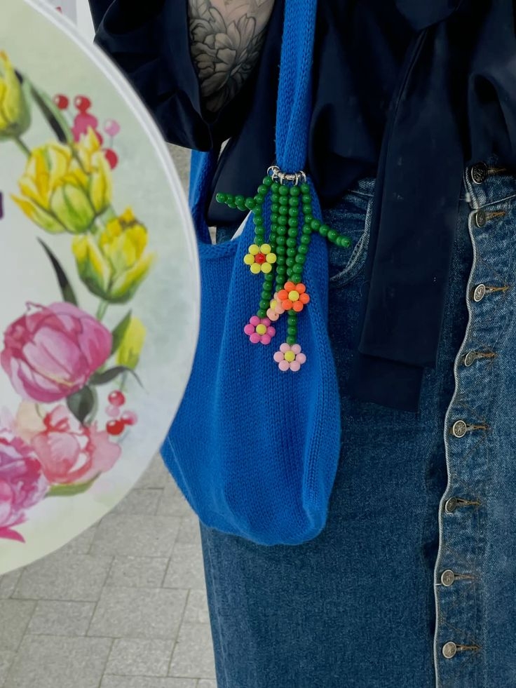 Подвеска из бисера на сумке