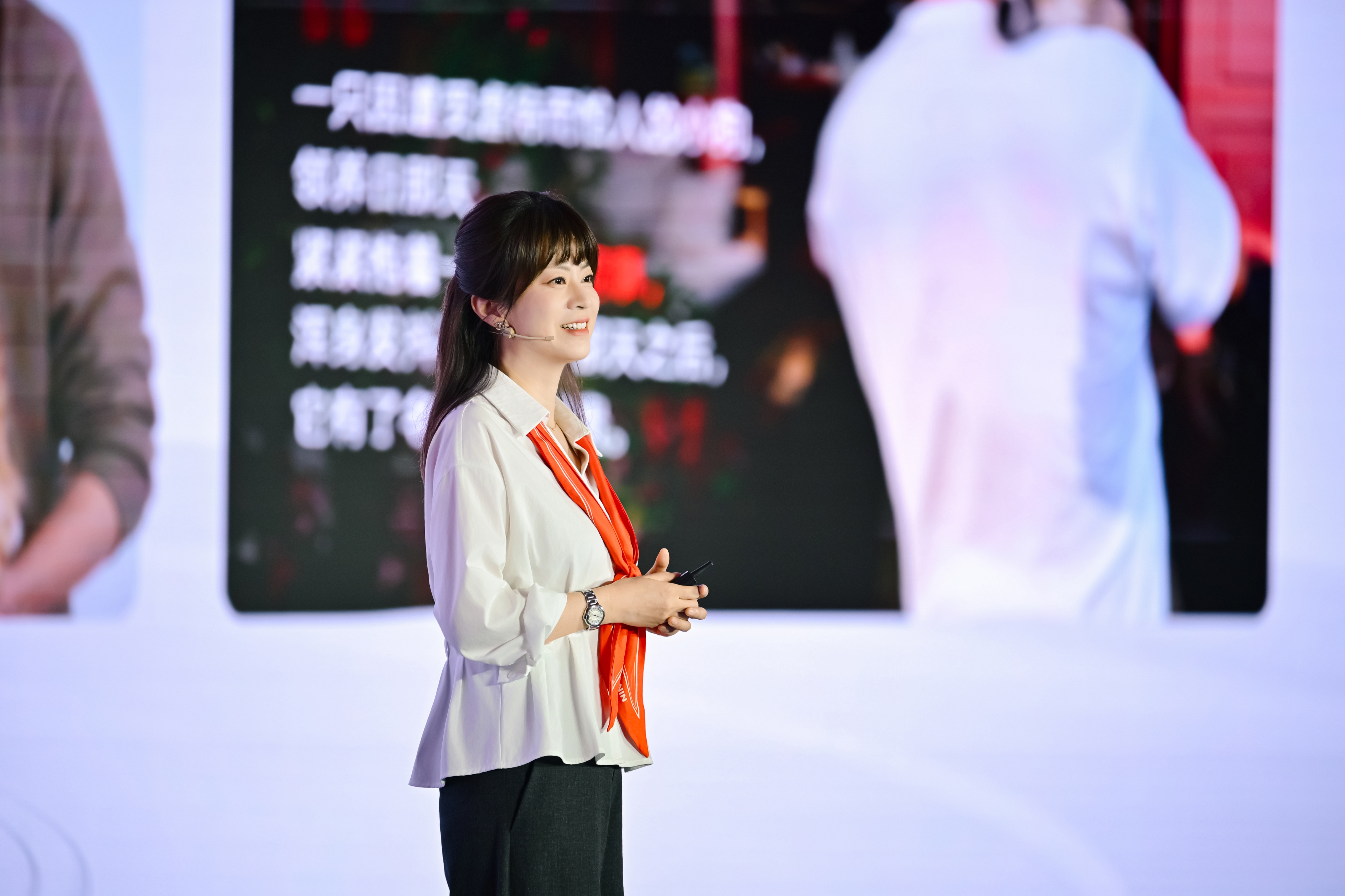 皇家宠物食品中国区企业事务部总监Vivian上台演讲