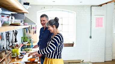 A couple cooks a nutritious meal