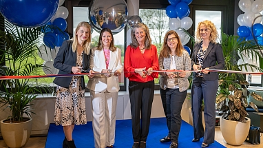 Offizielle Eröffnungszeremonie «Durchschneiden des Eröffnungsbandes»