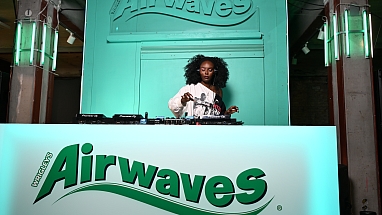Mars_Wrigley_AIRWAVES_OWL BeautyinBlack