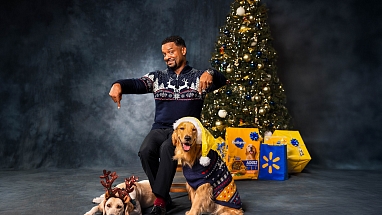 Alfonso Ribeiro poses for a photo at the Pawliday Portrait Studio.