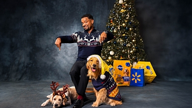 Alfonso Ribeiro poses for a photo at the Pawliday Portrait Studio.