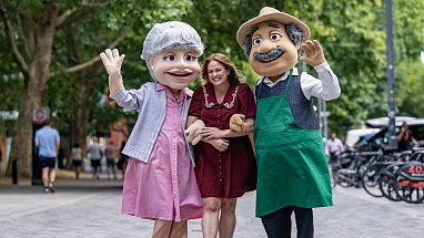 Giovanna Fletcher with Mama and Papa Dolmio.