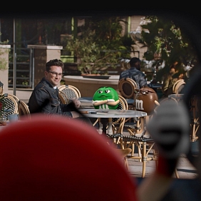 Mars Wrigley Brand, M&M’S®, features Dan Levy alongside beloved M&M’S Spokescandies in new spot, seeking to make people smile.