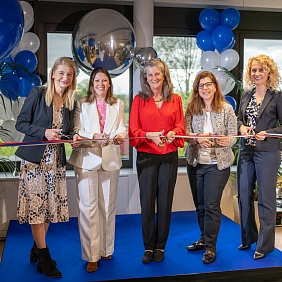 Offizielle Eröffnungszeremonie «Durchschneiden des Eröffnungsbandes»