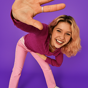 Смеющаяся девушка