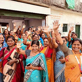 Participants of the Shubh Mint program smile and wave in a joyful group photo.