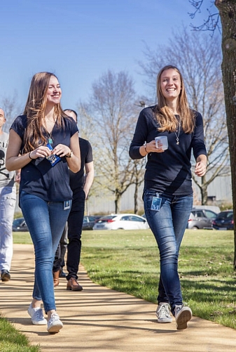 Mars employees walking v1